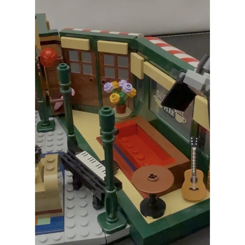 Lego Ideas 21319 Friends Central Perk Set TV Cafe Television Series Show